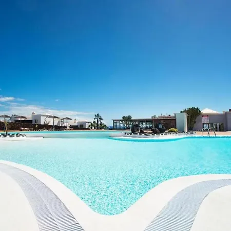 Single With Half Board, Wifi, Pool, Beach Apartman Playa Blanca