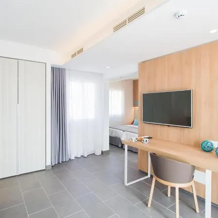 Single With Half Board, Wifi, Pool, Beach Апартаменты *