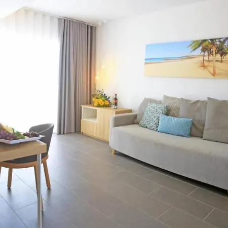 Single With Half Board, Wifi, Pool, Beach Апартаменты